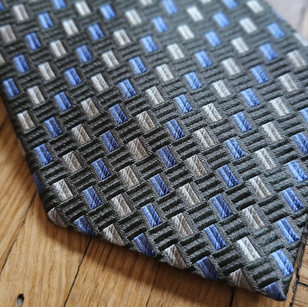 2 For $40. Geoffrey Beene 100% silk tie.